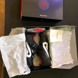 Peloton women's size 8/39 biking shoes with cleats